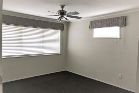 Photo of property in 30 Convair Crescent, Mangere, Auckland, 2022