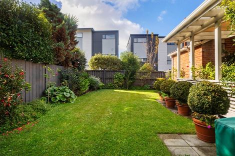 Photo of property in 24 Buscomb Avenue, Henderson, Auckland, 0610
