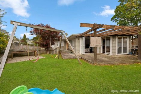 Photo of property in 10 Awaroa Road, Sunnyvale, Auckland, 0612