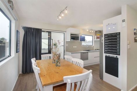 Photo of property in 3a Vela Place, Clarks Beach, 2122