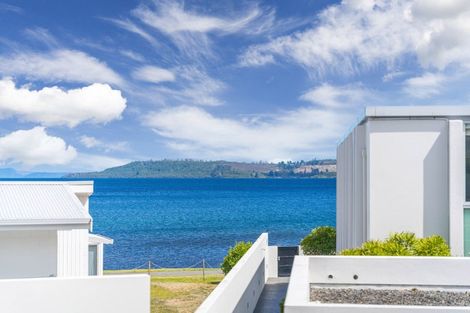 Photo of property in 225 Lake Terrace, Waipahihi, Taupo, 3330