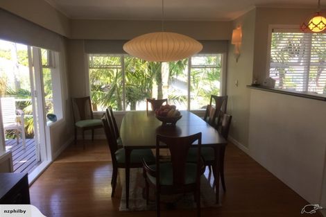 Photo of property in 1/1 Sylvan Park Avenue, Milford, Auckland, 0620