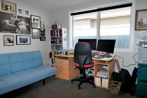 Photo of property in 5 Mahia Lane, Waikanae, 5036