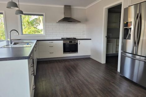 Photo of property in 2 James Kidd Place, Greytown, 5712