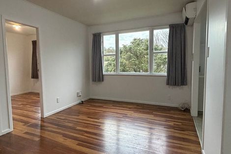 Photo of property in 147 Ruskin Road, Newlands, Wellington, 6037