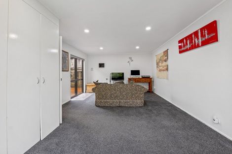 Photo of property in 92 Heta Road, Highlands Park, New Plymouth, 4312
