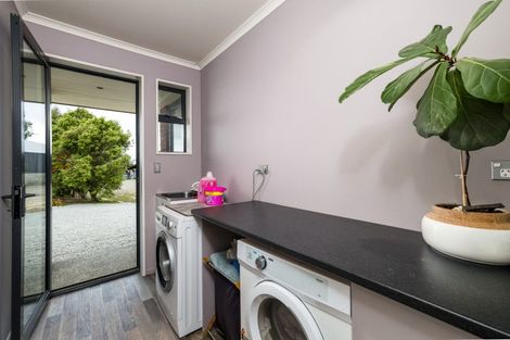 Photo of property in 55 Timaru Road, Waimate, 7924