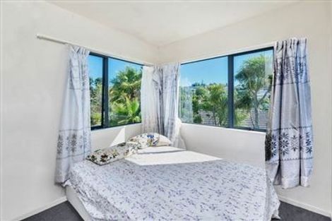 Photo of property in 11 Loughanure Place, Massey, Auckland, 0614