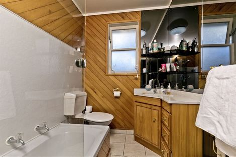 Photo of property in 11 Preston Avenue, Henderson, Auckland, 0610