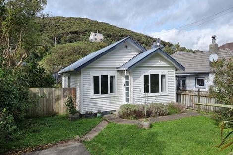 Photo of property in 66 Airlie Road, Plimmerton, Porirua, 5026