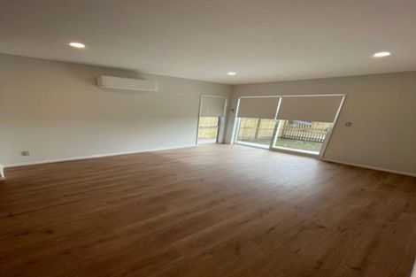 Photo of property in 33a Red Hills Road, Massey, Auckland, 0614