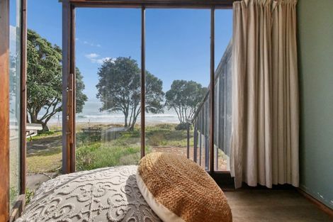 Photo of property in 135 Karewa Parade, Papamoa Beach, Papamoa, 3118