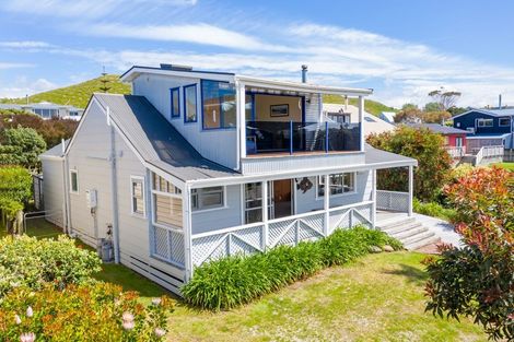 Photo of property in 14 Tamarisk Drive, Riversdale Beach, Masterton, 5872