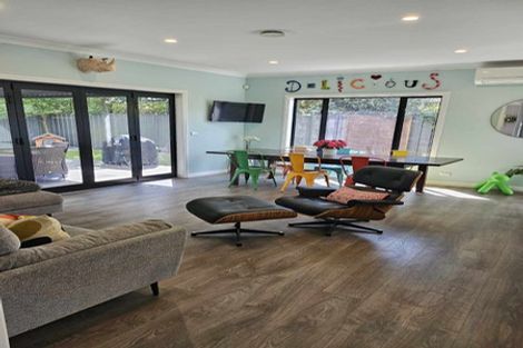 Photo of property in 39 Heynes Place, Clive, 4102