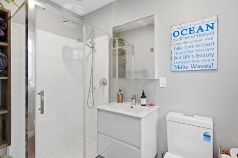 Photo of property in 56 Bowhill Road, New Brighton, Christchurch, 8083