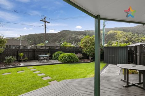 Photo of property in 52 Birdwood Road, Waterloo, Lower Hutt, 5011