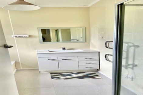 Photo of property in 2/35 Knightsbridge Drive, Forrest Hill, Auckland, 0620