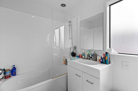 Photo of property in 4/36 West Coast Road, Glen Eden, Auckland, 0602