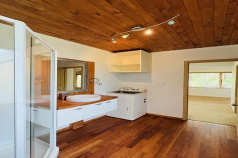 Photo of property in 14 Avonleigh Road, Green Bay, Auckland, 0604