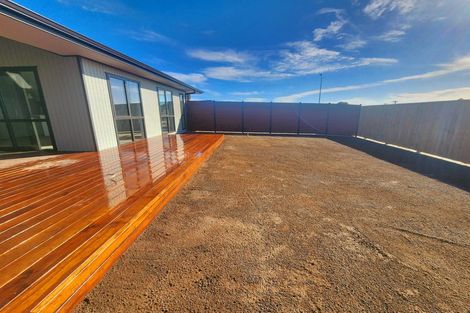 Photo of property in 5 Thorn Place, Levin, 5510