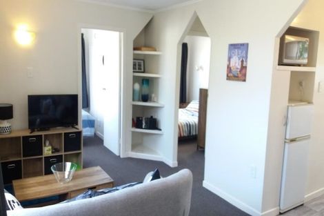 Photo of property in Windsor Court, 2/340 Tinakori Road, Thorndon, Wellington, 6011