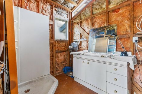 Photo of property in 69 Mcleod Road, Te Atatu South, Auckland, 0610