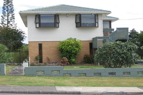 Photo of property in 63 Avonleigh Road, Green Bay, Auckland, 0604