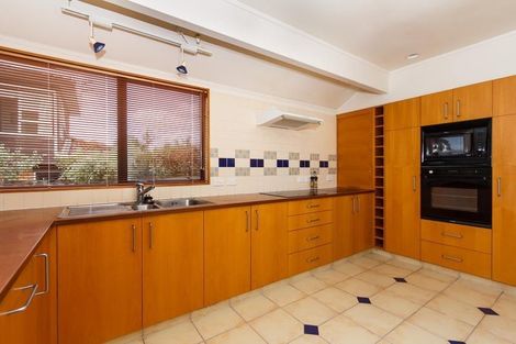 Photo of property in 27a Horotutu Road, Greenlane, Auckland, 1061