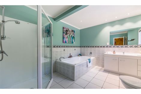 Photo of property in 360 Wairere Road, Waitakere, Henderson, 0782