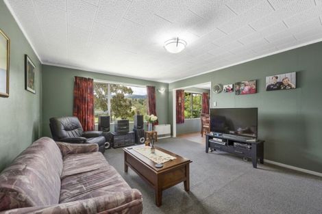Photo of property in 62 Aniseed Grove, Timberlea, Upper Hutt, 5018