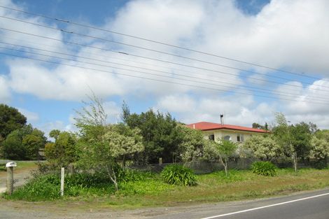 Photo of property in 111 Waitakere Road, Waitakere, Henderson, 0782