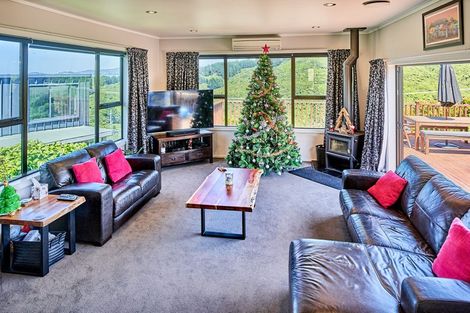 Photo of property in 16 Titiro Moana Road, Korokoro, Lower Hutt, 5012