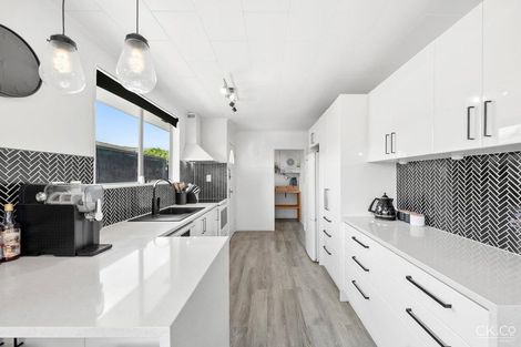 Photo of property in 34 California Drive, Totara Park, Upper Hutt, 5018