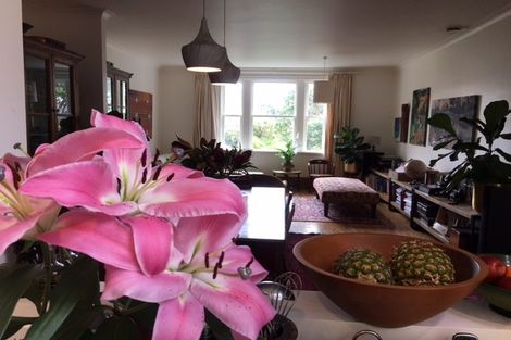 Photo of property in 19 Grove Road, Kelburn, Wellington, 6012