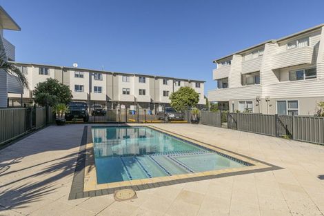 Photo of property in 8/3 Riverside Road, Orewa, 0931