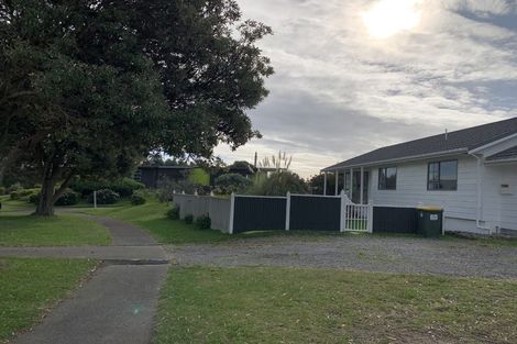 Photo of property in 2 Marram Way, Peka Peka, Waikanae, 5391