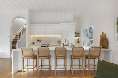 Photo of property in 28 Princes Street, Northcote Point, Auckland, 0627