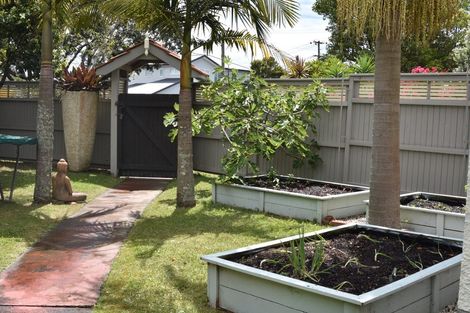 Photo of property in 1/40 East Coast Road, Milford, Auckland, 0620