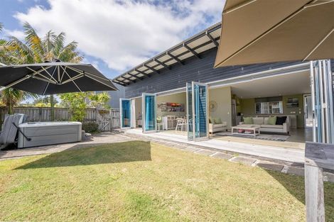 Photo of property in 32 Taumata Road, Omaha, 0986