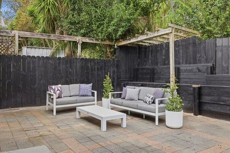 Photo of property in 2/12 Mahuta Grove, Northcote, Auckland, 0627
