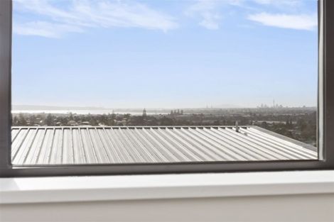 Photo of property in 4225b Great North Road, Glendene, Auckland, 0602