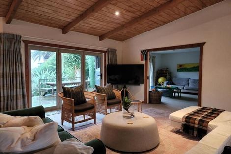 Photo of property in 24 Arden Place, Oakura, 4314