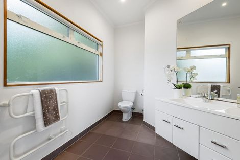 Photo of property in 71 William Bayes Place, Red Beach, 0932