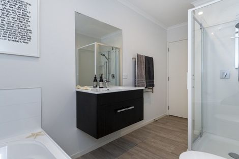 Photo of property in 82 Bert Wall Drive, Omokoroa, 3114