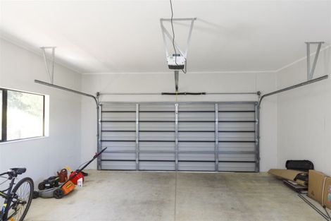 Photo of property in 20 La Lena Grove, Fitzherbert, Palmerston North, 4410