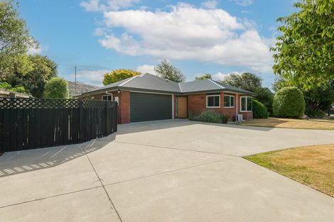 Photo of property in 24 Wendy Place, Heathcote Valley, Christchurch, 8022