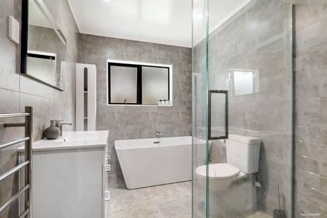 Photo of property in 6 Glenveagh Park Drive, Manurewa, Auckland, 2102