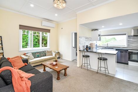 Photo of property in 2c Waiari Road, Conifer Grove, Takanini, 2112