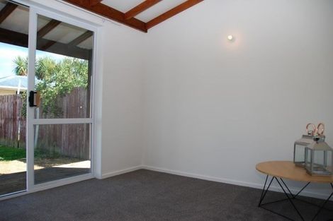 Photo of property in 45 Emlyn Place, Avondale, Christchurch, 8061