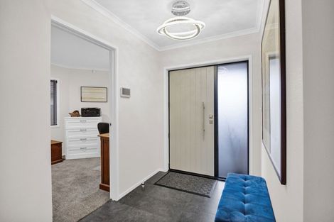 Photo of property in 8 Greenridge Lane, Merrilands, New Plymouth, 4312